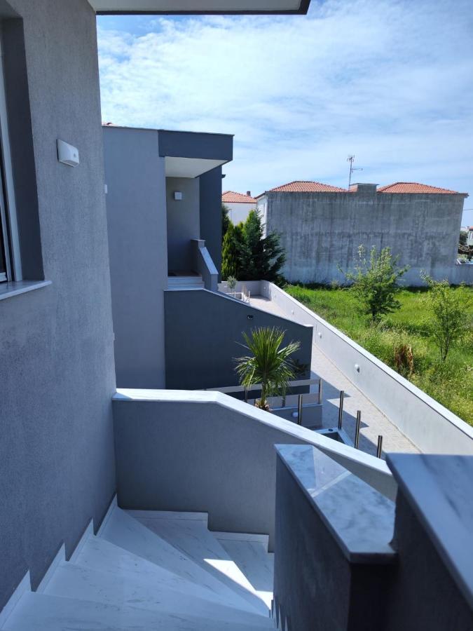 Lilli Deluxe Apartment Никити Екстериор снимка